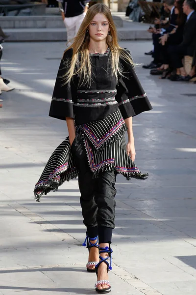 Look 7